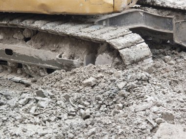 Toprak yüzeydeki inşaat makinelerinin izlerinin kapatılması