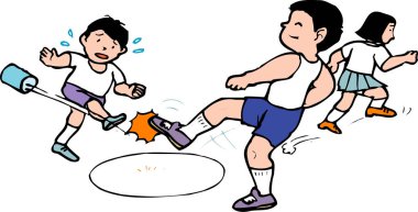 Çocuklar birlikte açık havada tekme oyunu oynuyorlar.