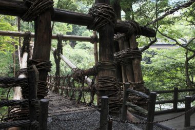 Eski Kazura Köprüsü 'nün bir resmi