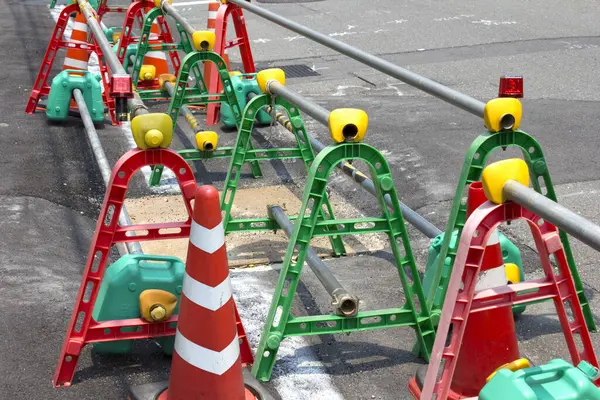 Yol inşaatı. Eski yol yüzeyinin yenilenmesi