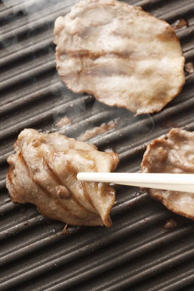 Turning Pieces Meat Grill Using Chopsticks Delicious Barbecue — Stock Photo, Image