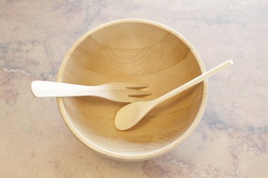 Çatal, kase ve ahşap çatallı kaşık.    