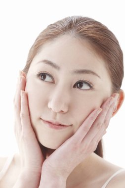 Genç, güzel, Asyalı, doğal yüzlü kadın.