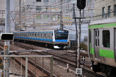 Gündüz Çağdaş Tren Japon Şehri 'nden Geçiyor 