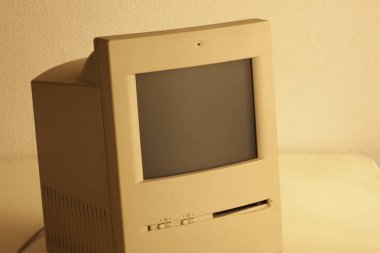 Masada klavyeli bilgisayar monitörü 