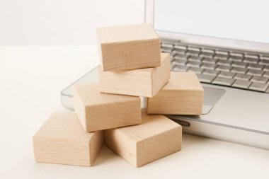 Dizüstü bilgisayarda küp