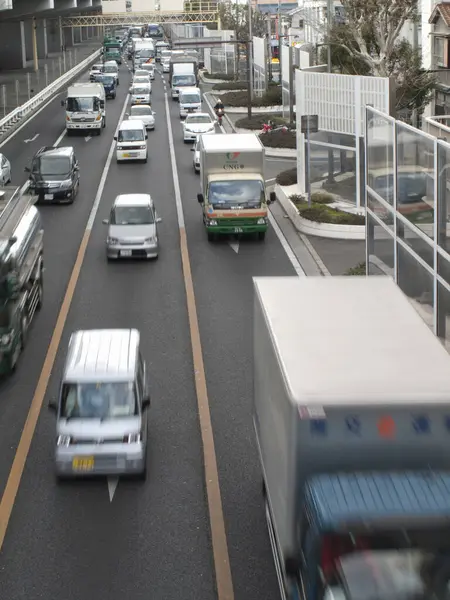 Japonya 'daki 43. Otoyol' da trafik.