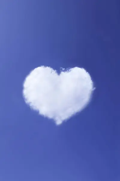 Forma Nube Azul Cielo Azul Concepto Amor —  Fotos de Stock