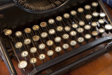 eski daktilo tuşları yakın çekim görünümü