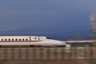Japonya 'da hızlı Shinkansen Mermi Treni.
