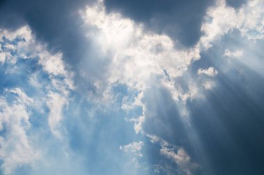 Mavi gökyüzü ve bulutlar arka plan