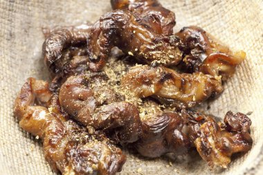 Baharatlı kızarmış tavuk kanadı