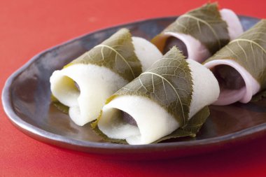 Küçük Japon Mochi tatlısı, çiğnenmiş Asya rikekleri.