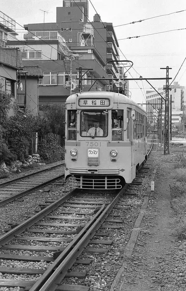 Japonya 'daki eski tren, sepya fotoğrafı.