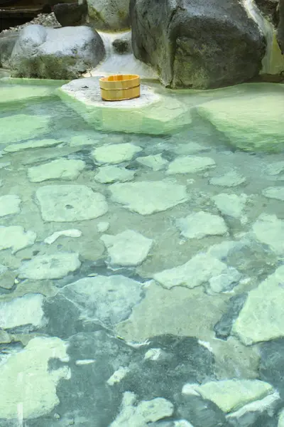 Ulusal parktaki kaplıcaları kapatın. 