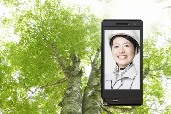 Handy Bildschirm Mit Schönen Asiatischen Frau Bild — Stockfoto
