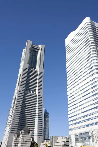 Moderni Edifici Della Città Sfondo Cielo Blu Yokohama Giappone — Foto Stock