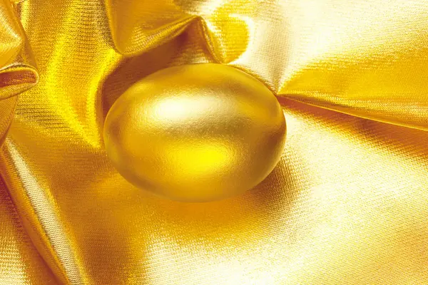 Золотое Пасхальное Яйцо Заднем Плане Вид Сверху — стоковое фото