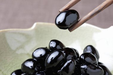 Siyah fasulye ve çubuklar yakın görüş. 