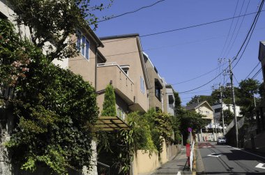 Tokyo 'nun canlı Meguro-ku bölgesinin sokak manzarası, Japonya 