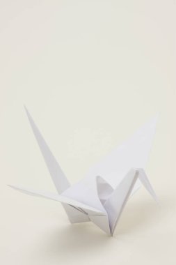 Kağıt tekne beyaz arkaplanda izole edildi