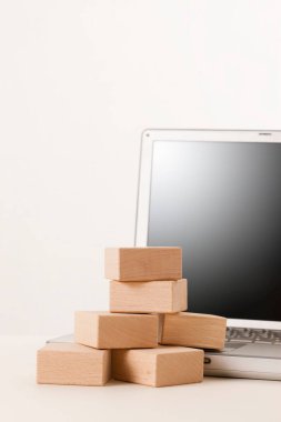 Dizüstü bilgisayarda küp