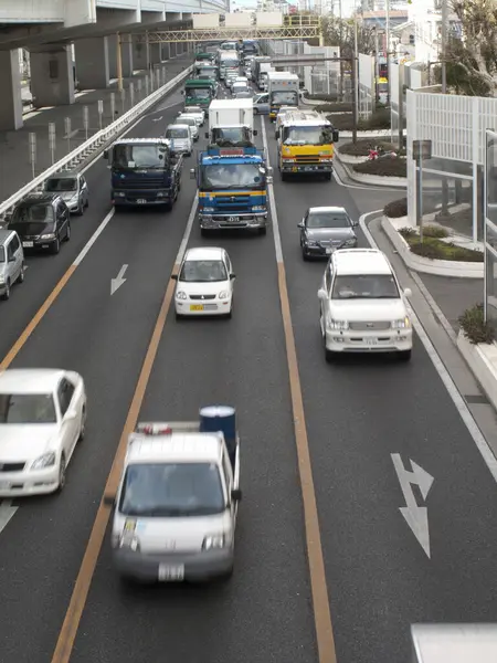 Japonya 'daki 43. Otoyol' da trafik.