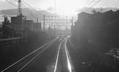 Şehirdeki tren rayları.