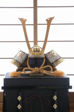 Japon stiliyle dekore edilmiş tatil kaskı.