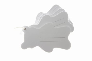 Beyaz arkaplan üzerinde izole edilmiş boş kağıt etiketler kümesi