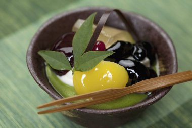 Bir kase Japon usulü kestane tatlısı.