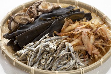 Farklı içerikli Japon tarzı yiyecekler.