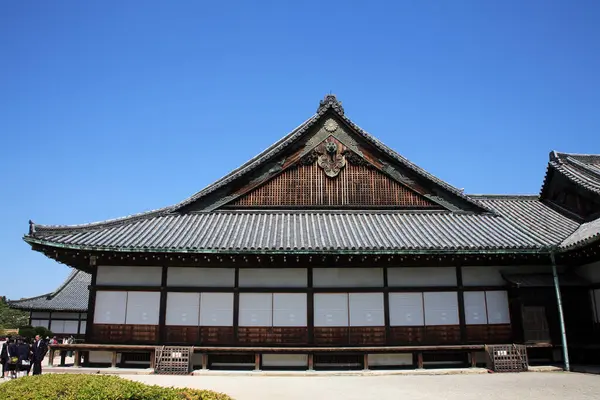 Geleneksel Japon mimarisinin güzel manzarası