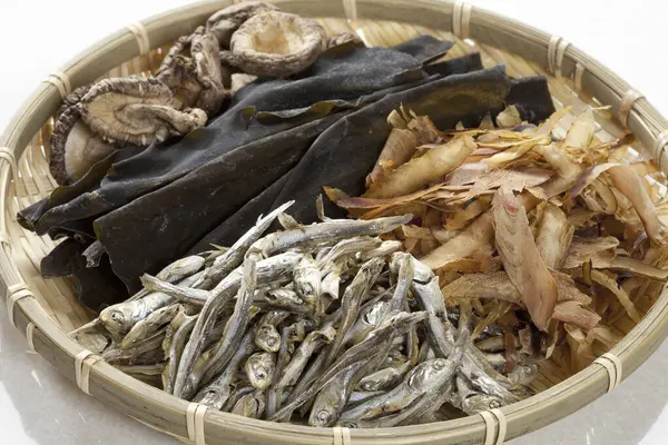 Farklı içerikli Japon tarzı yiyecekler.