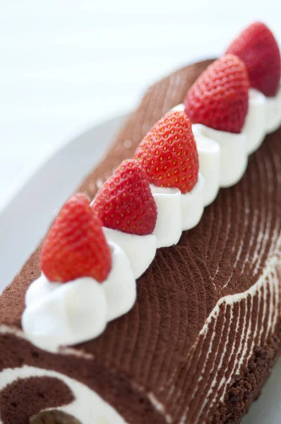 Läcker Tårta Med Jordgubbar Bakgrund — Stockfoto