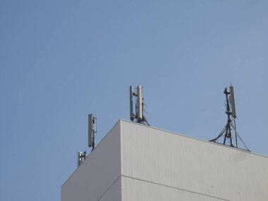 Çatıdaki Cep Telefonu Anteni