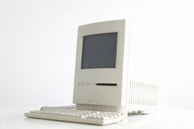 Masada klavyeli bilgisayar monitörü 