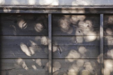 Eski ahşap arka kapı, kapat