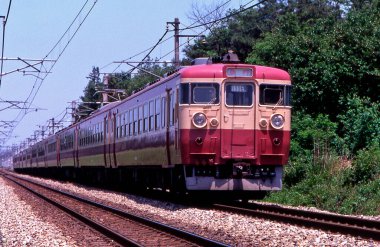 Japon kırsalındaki Tren Gündüz Görüşü 