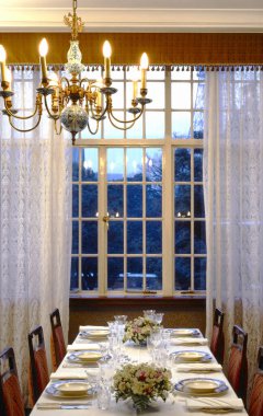 Orijinal avizeyle yemek masası, yemek masası.