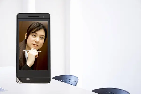 Handy Bildschirm Mit Schönen Asiatischen Frau — Stockfoto