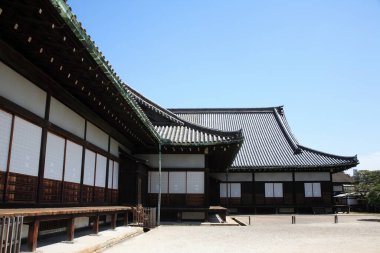 Geleneksel Japon mimarisinin güzel manzarası