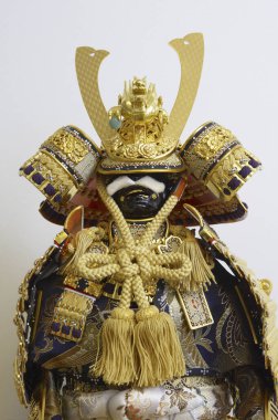 Savaş için Japon samuray kostümü modeli. 