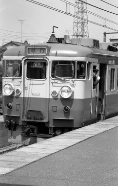 Japonya 'daki eski tren, sepya fotoğrafı.