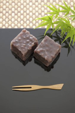 Çikolatalı Japon meydanı Mochi, Çiğnenmiş Asya tatlısı