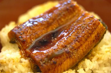 Lezzetli ızgara balıklı pilav. 