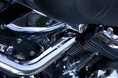 Modern motosikletin detaylı yakın çekim görüntüsü