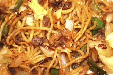 Erişteli lezzetli Asya yemeklerini yakından izleyin.