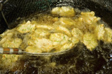 Lezzetli Asya yemeklerinin yakın görüntüsü