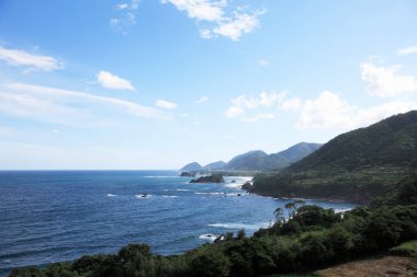 Dağları olan güzel bir manzara